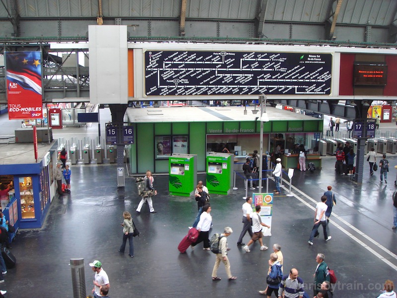 Ile-de-France Transilien train platforms Gare de l\'Est