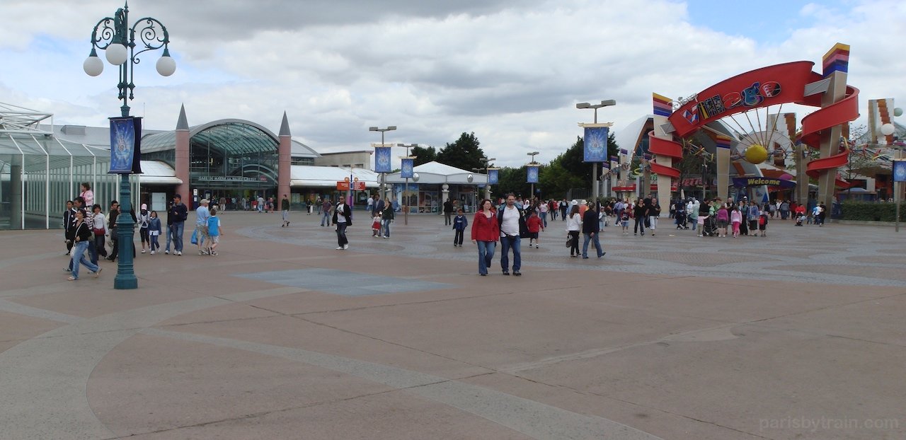 Paris disney train store station