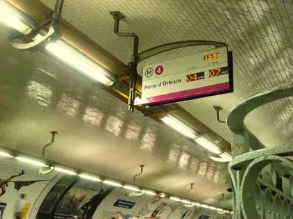 travel in paris metro