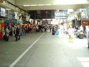 Gare Montparnasse Train Departures Arrivals board