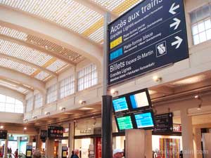 Hall Central Signs Paris Est station