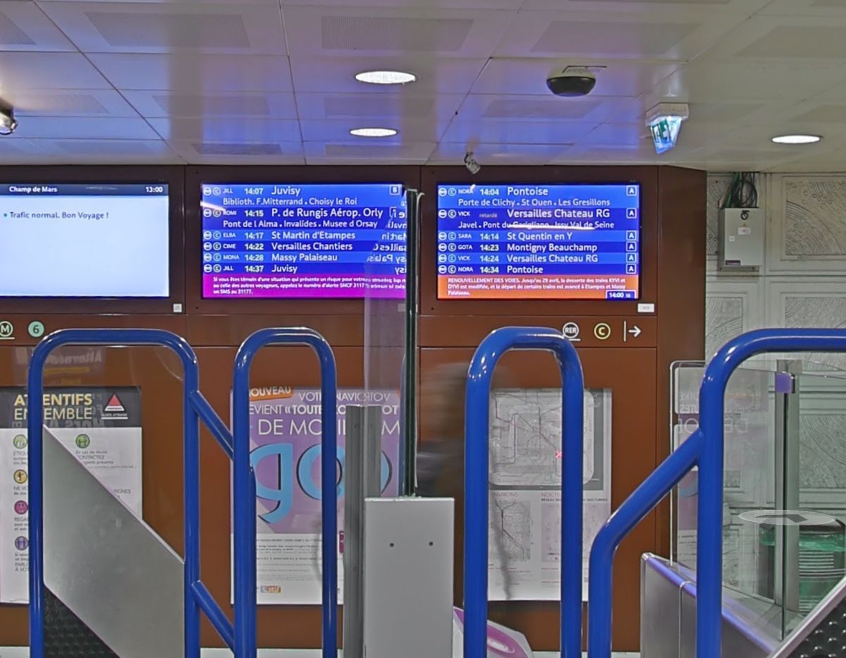 Paris RER train station destinations screen