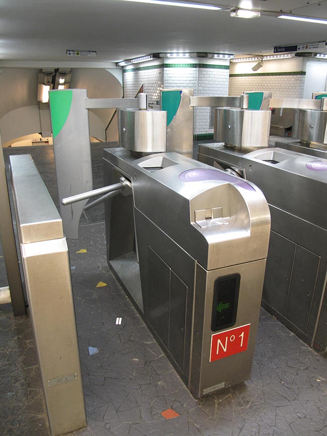 Paris metro/rer turnstile fare gate navigo reader ticket slot