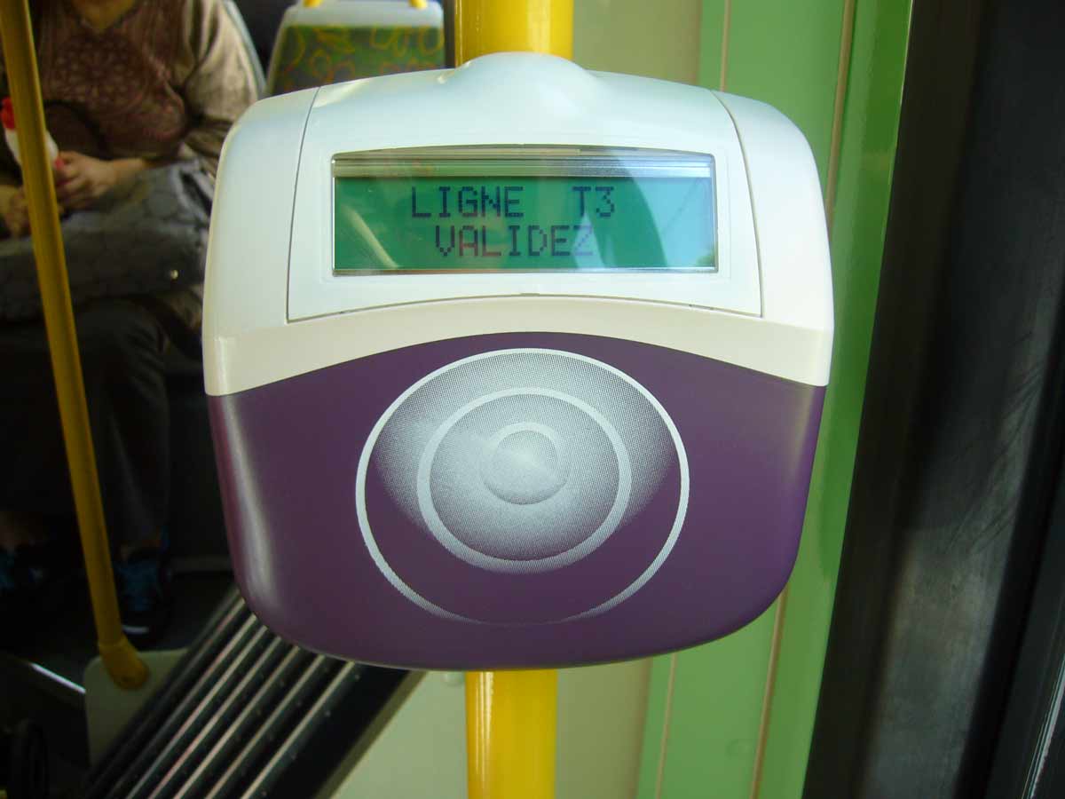 Navigo Reader on Paris Buses & Trams