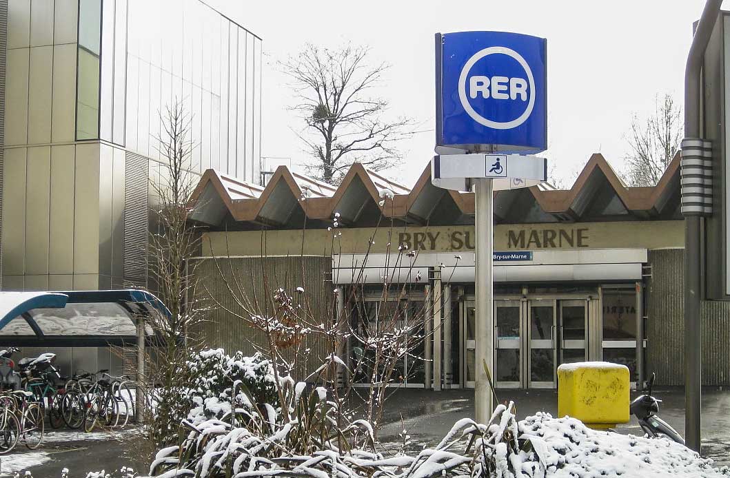 RER Station entrance sign