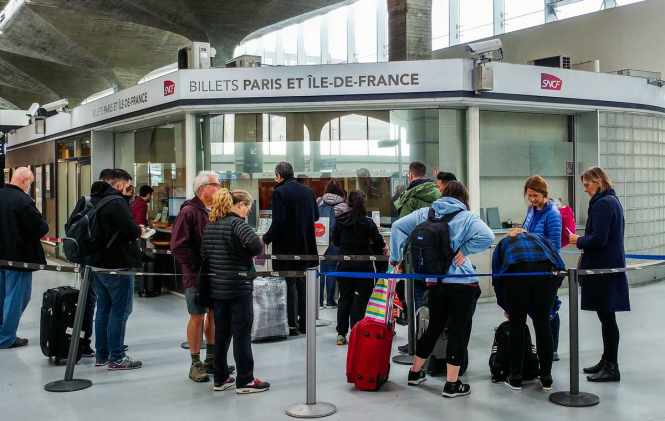 CDG T1 / T3 Train Station Ticket Window in Roissypole Building