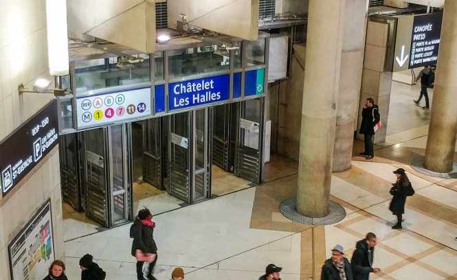 Chatelet les Halles Metro RER lines sign