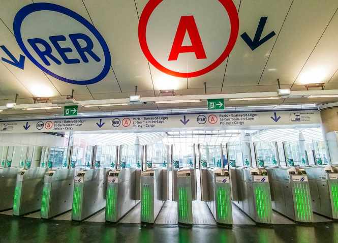 Paris Metro RER gate barrier