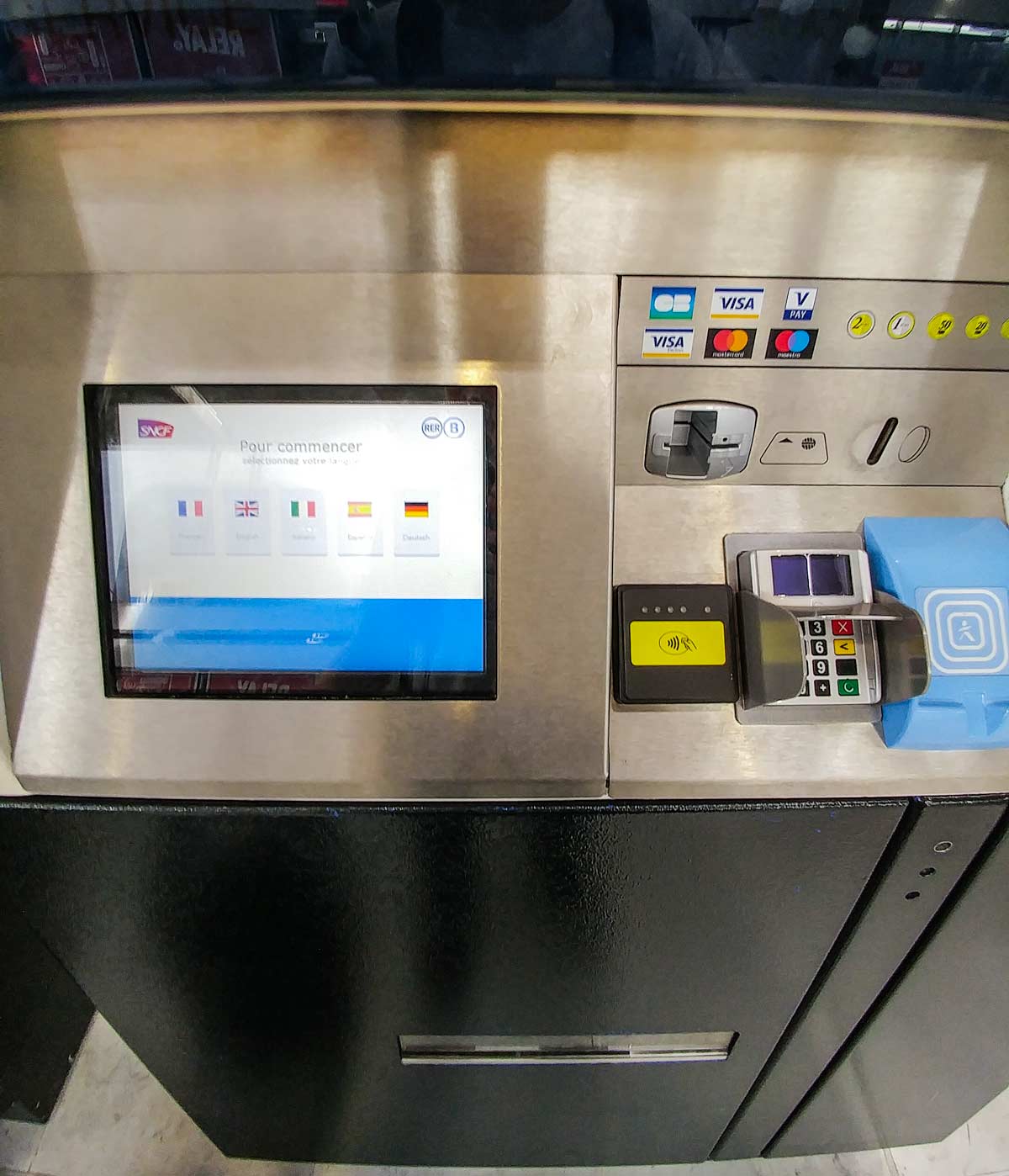 Paris Metro RER Ticket vending payment methods and screen