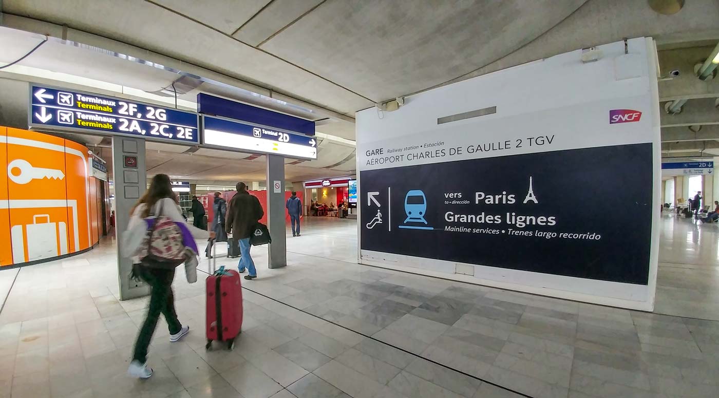 CDG Terminal 2 Airport train station sign - Paris & Grandes Lignes (TGV)