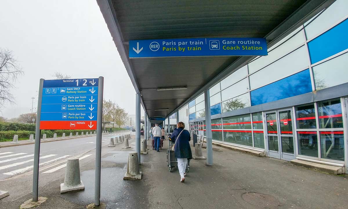 Covered walkway from CDG Terminal 3 to Roissypole RER B Train station