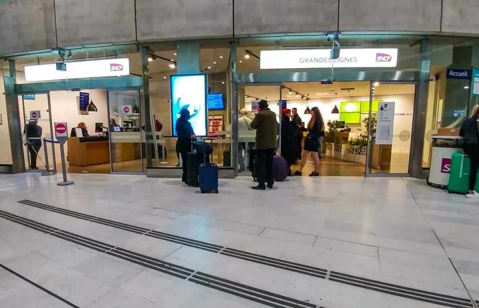 TGV Ticket Office at CDG Terminal 2 train station