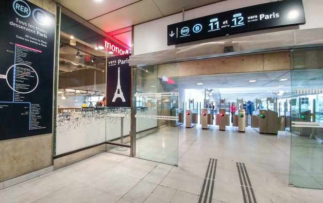 CDG T2 airport train station gates to RER B train platform