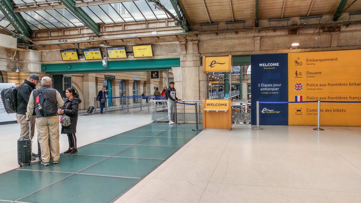 Eurostar check-in lanes at Gare du Nord upper level